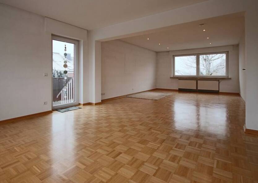 2-Zimmer-Wohnung mit Dachterrasse und Kfz-Stellplatz