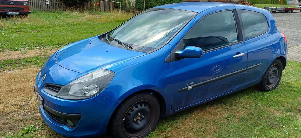 Renault Clio 150.300 km 890 &euro; Ravensburg / OT Bavendorf 88213