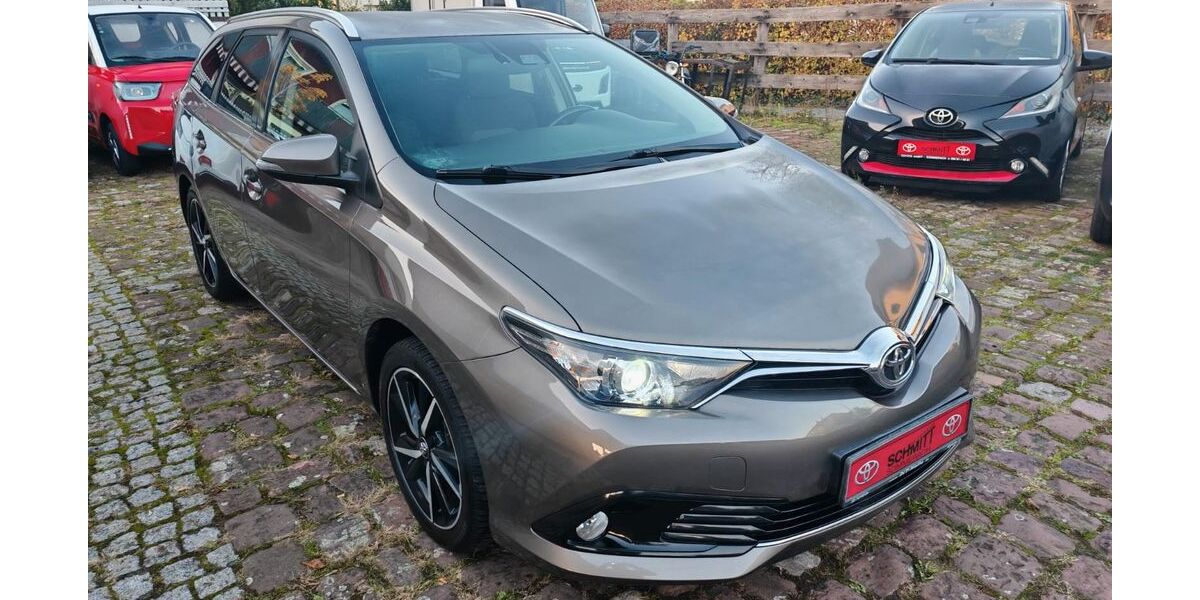 Toyota Auris Touring Sports 114.200 km 11.900 &euro; Sommerach 97334