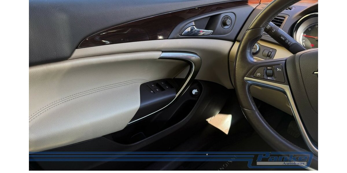 Opel Insignia Cosmo*SHZ*Navi*Tempo*E-Koffer*Lederweiß 169.708 km 5.780 &euro; Berlin 13187