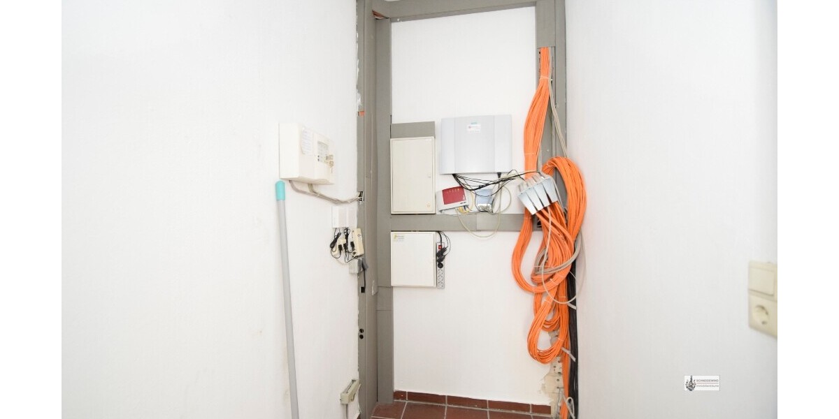 Gewerbefläche TOP-Lage an der B6 2 Hallen mit je ca. 600 m² 1 Halle mit ca. 150 m² + Büro 300 m² - Gewerbeobjekt Weyhe | Angebot:25181992