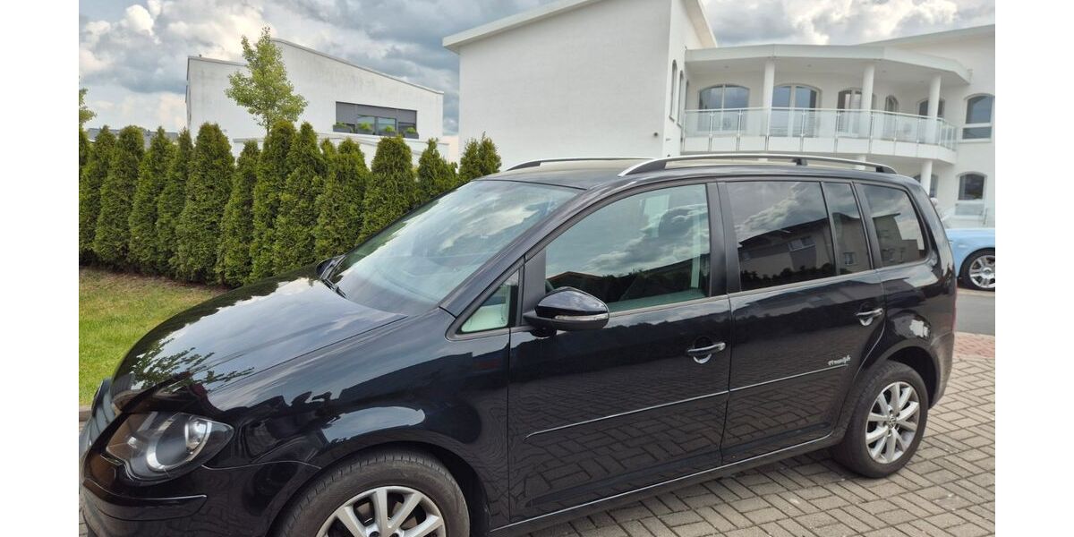 VW Touran 210.000 km 3.199 &euro; Eichenzell 36124