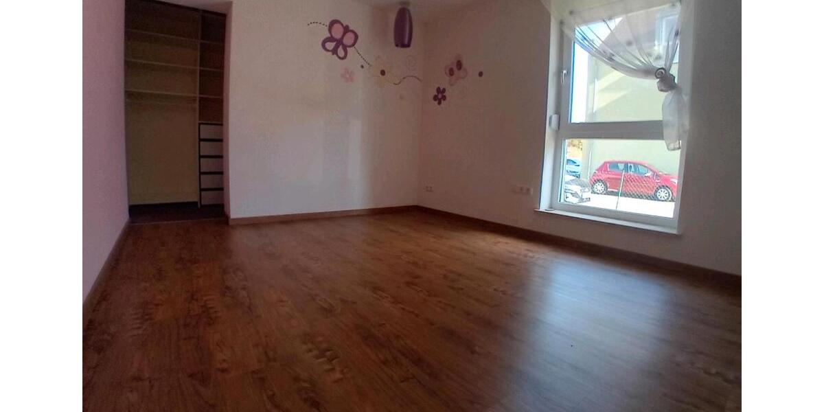 Erdgeschoßwohnung Stulln - 6 Zimmer, 138 m&sup2;, 299.000&euro; | Angebot:23736068