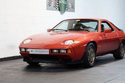 Porsche 928