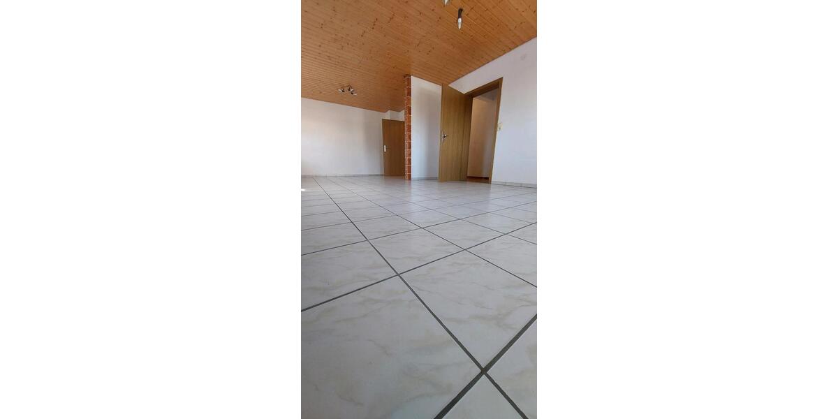 Etagenwohnung Markgröningen - 3 Zimmer, 93 m&sup2;, 1.200&euro; | Angebot:25710215