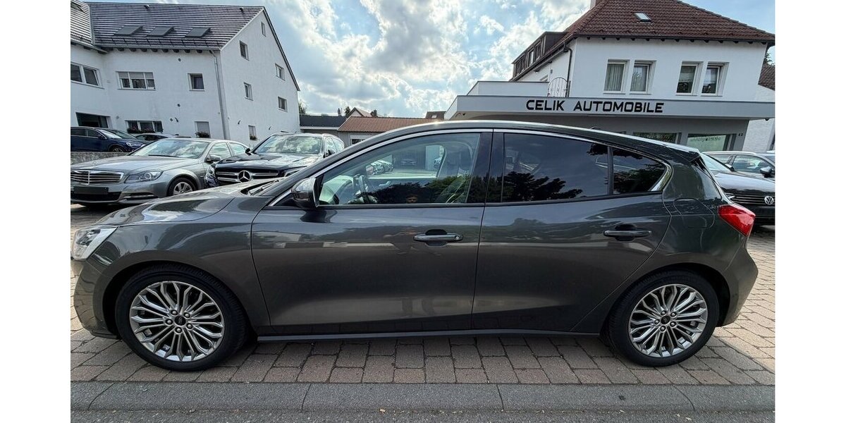 Ford Focus Titanium Lim. Head-Up Panorama 155.000 km 6.990 &euro; Neckarsulm 74172