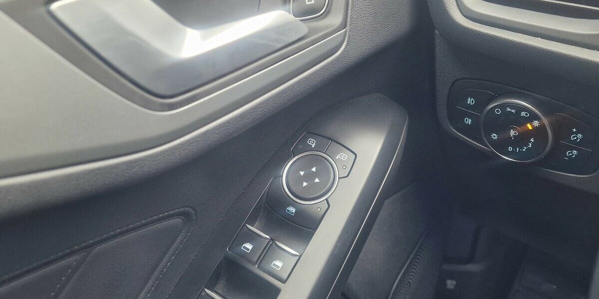 Ford Focus 1.0 EcoBoot Trend 52.000 km 15.399 &euro; Landau 76829