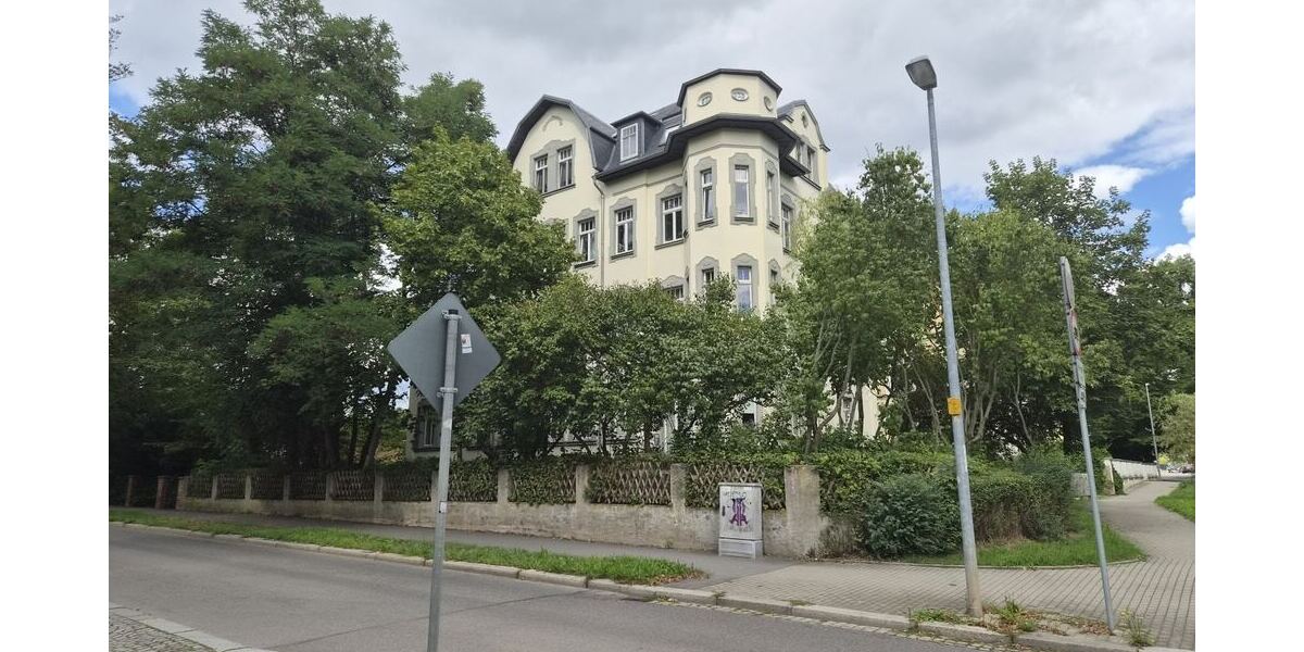 Stilvoll Wohnen ohne viel Treppensteigen - ab sofort hier mit Balkon und Einbauküche möglich! - Erdgeschoßwohnung Chemnitz Altendorf | Angebot:27302873