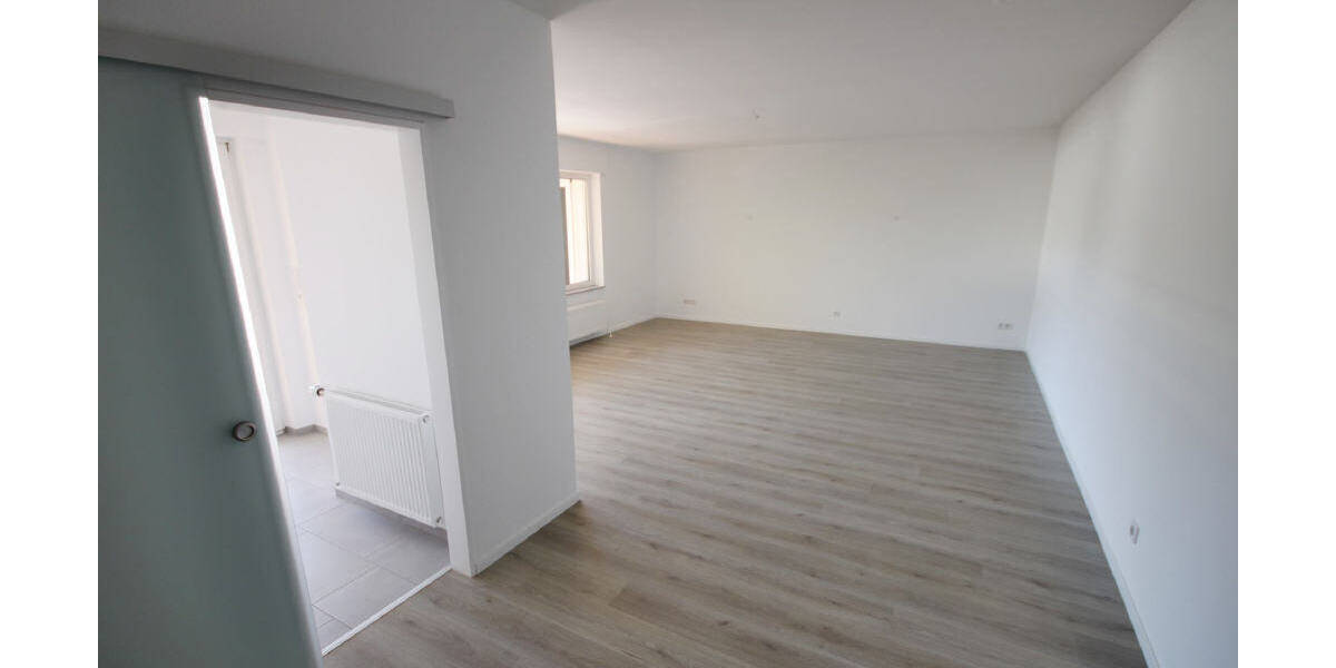 Etagenwohnung Lage - 3 Zimmer, 93 m&sup2;, 220.000&euro; | Angebot:26657743
