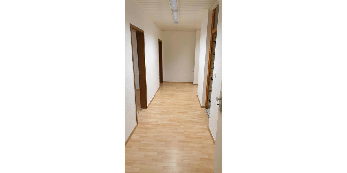 3 Zimmer Wohnung, Küche, Bad und Dachterrasse in 97653 Bisch 3 zimmer