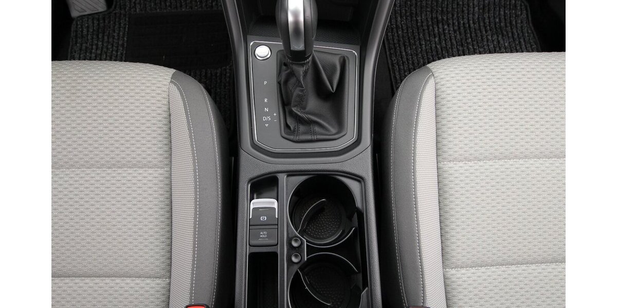 VW Touran 1.5 TSI 7-DSG Comfortline 7-SITZ+NAVI+AHK 25.069 km 32.790 &euro; Hagenow 19230