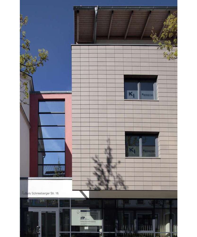 Haus zum Kaufen in Zwickau 270.000 € 450 m²