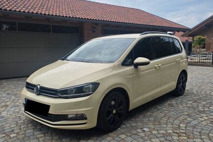 VW Touran 216.039 km 9.990 &euro; Waging am See 83329