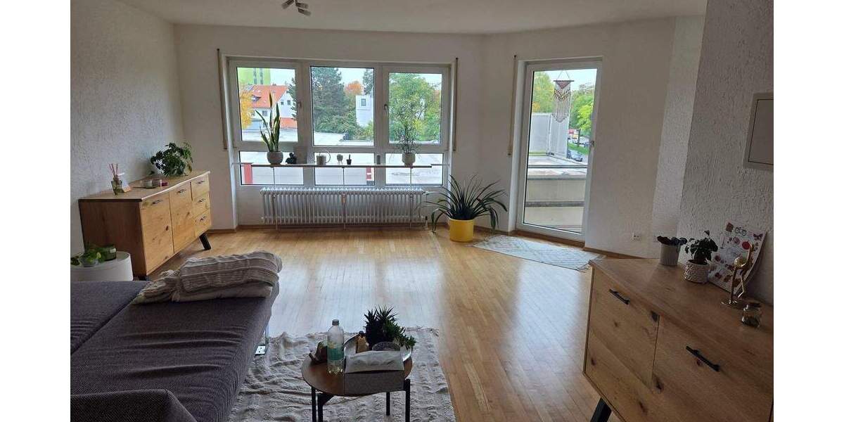 Eigentumswohnung mit Balkon und Aufzug in zentrumsnaher Lage | Erbbaurecht 2 zimmer
