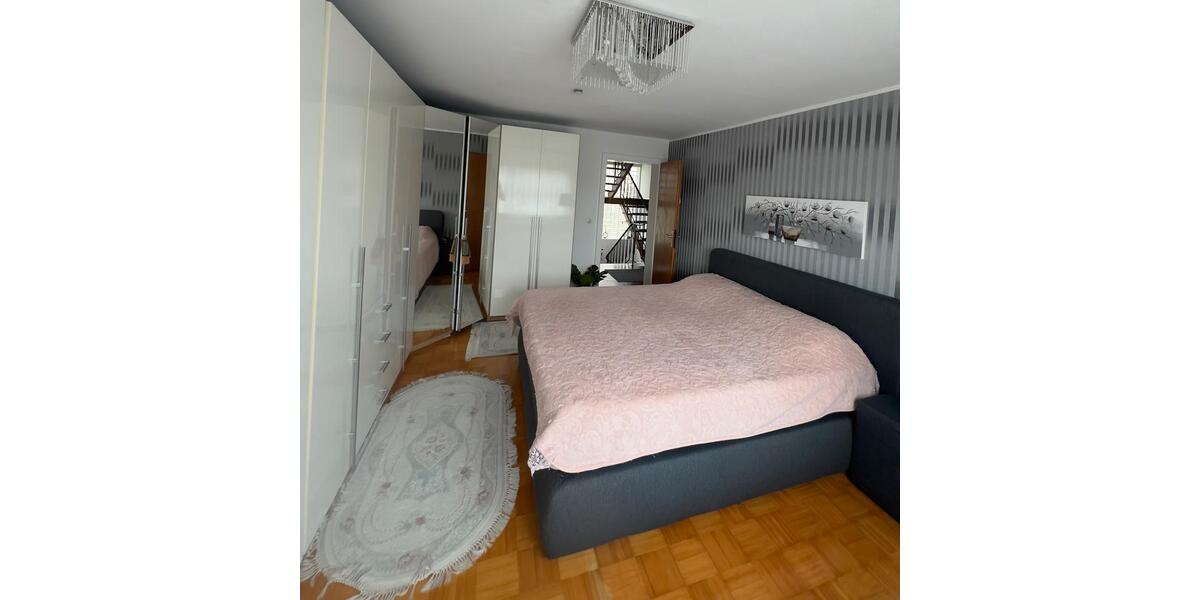 Einfamilienhaus Bisingen - 8 Zimmer, 180 m&sup2;, 1.500&euro; | Angebot:24841459