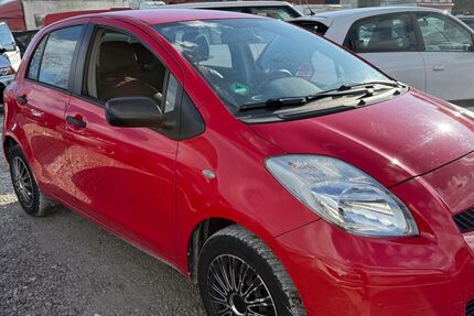 Toyota Yaris 99.000 km 2.599 &euro; München 81829