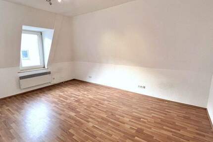 Sachsenhausen: 2-ZW mit EBK, auch als 2er-WG geeignet. 2 zimmer