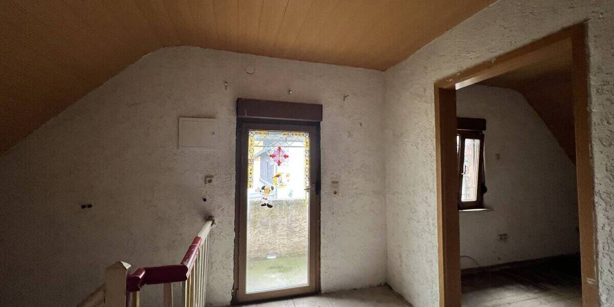 Mehrfamilienhaus, Wohnhaus Blieskastel / Niederwürzbach Niederwürzbach - 5 Zimmer, 100 m&sup2;, 69.000&euro; | Angebot:25984400