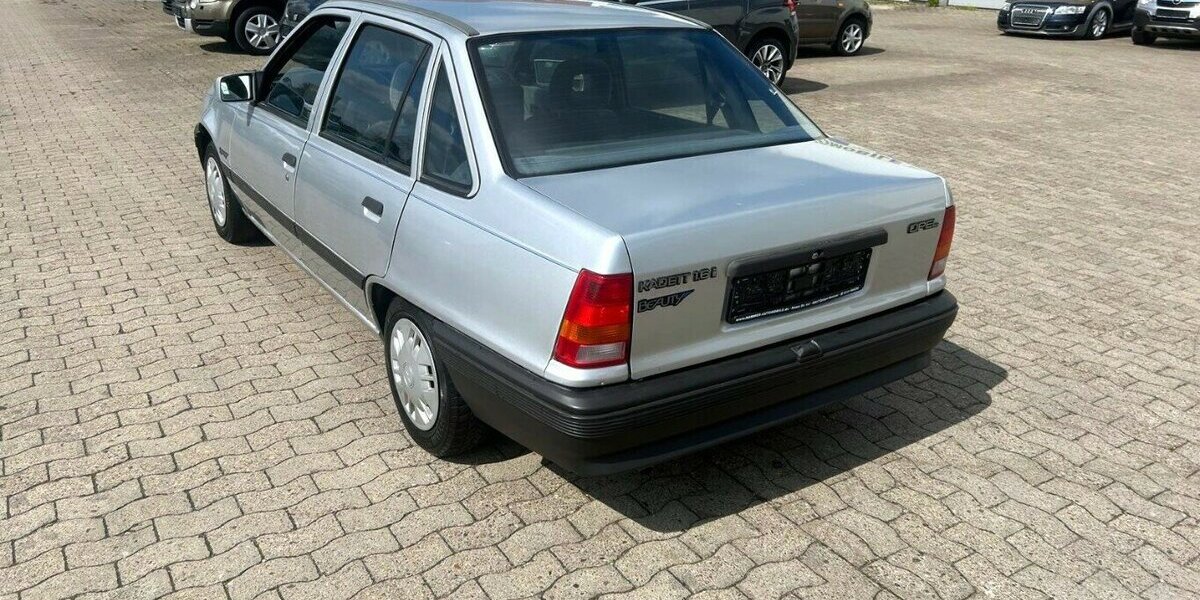 Opel Kadett E Beauty Lim. SEDAN GSD AUTOM- SERVO 74.000 km 6.950 &euro; Hannover 30179