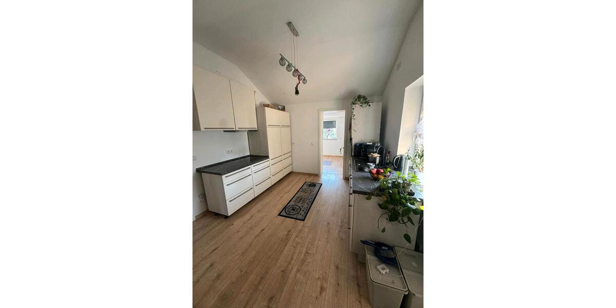 Etagenwohnung Erkrath - 4 Zimmer, 90 m&sup2;, 1.400&euro; | Angebot:25407471