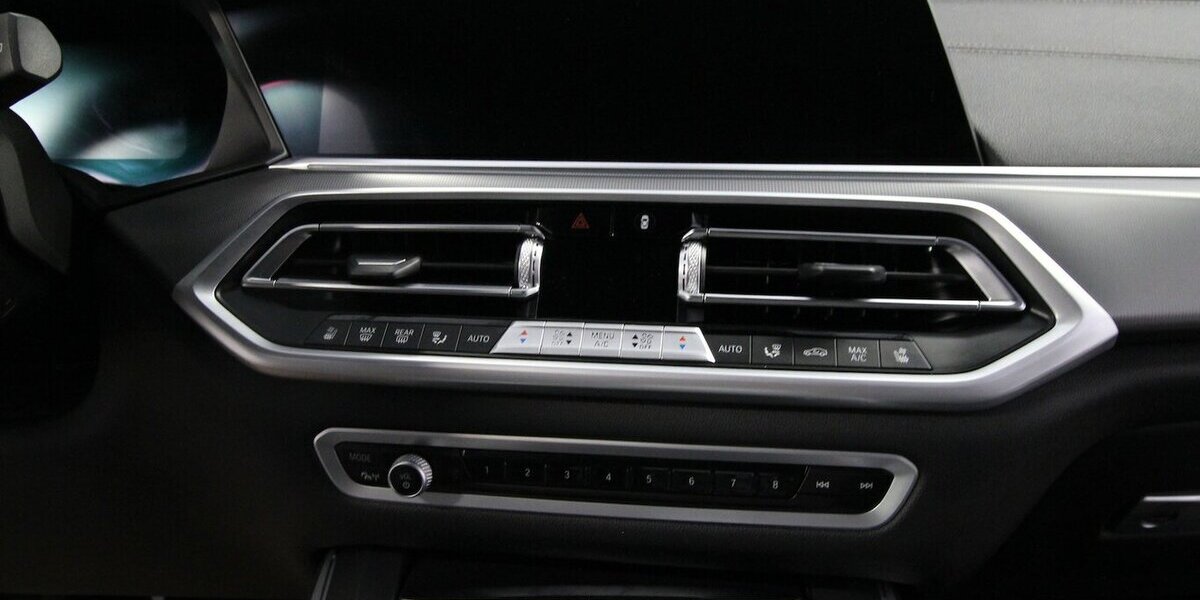 BMW X5 xDrive 40d M Sport LUFT+AHK+PANO-DACH+HEAD-UP 151.379 km 56.500 &euro; Hagenow 19230