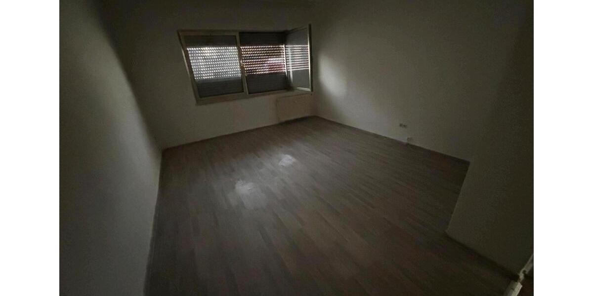 Erdgeschoßwohnung Bexbach - 4 Zimmer, 120 m&sup2;, 1.200&euro; | Angebot:25553130