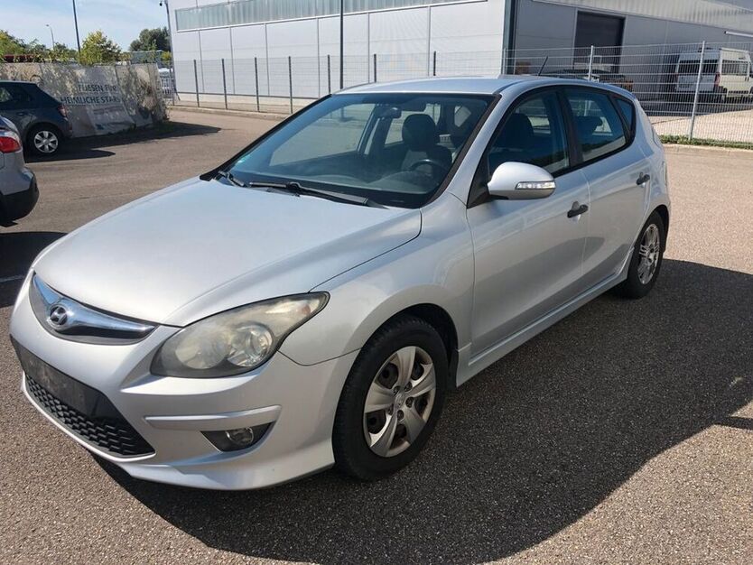 i30