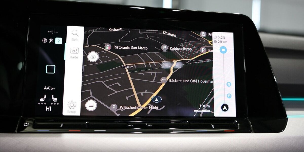 VW Golf VIII 2.0 TDI DSG LIFE IQ / NAVI+KAMERA, LED 53.000 km 21.998 &euro; Hamm 59077