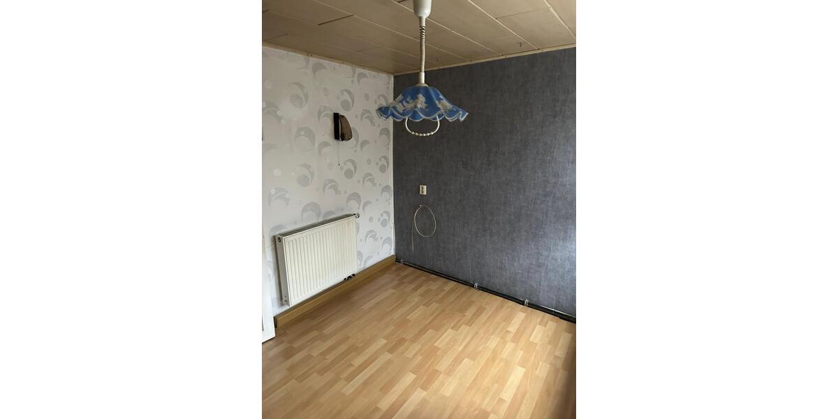 Einfamilienhaus mit Nebengebäude und Scheune zimmer