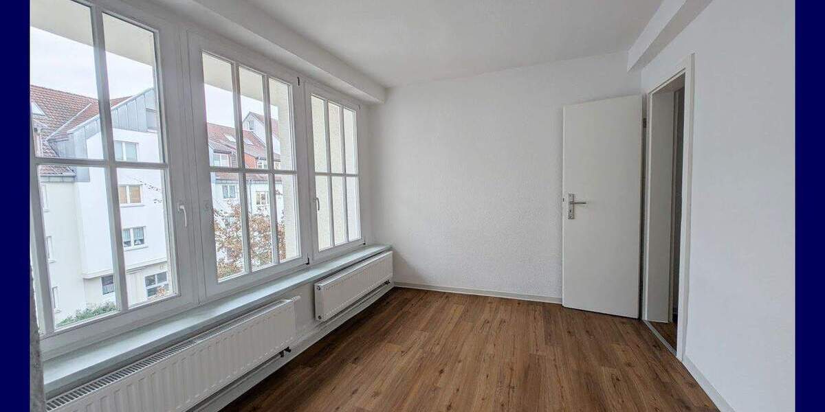 Hell & Renoviert! 3 Zimmer + Esszimmer, Vinyl-Boden, Tageslichtbad + 2 Abstellräume + gute Lage 3 zimmer