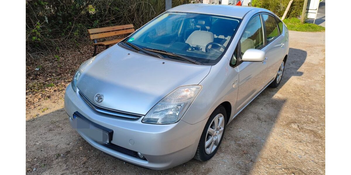 Toyota Prius 147.600 km 4.900 &euro; Solingen 42659