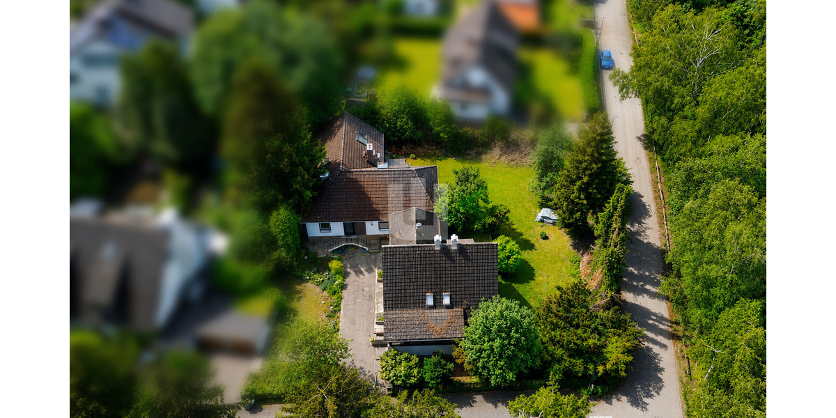 WINDISCH - Großes Grundstück mit Altbestand für ein MFH + Doppelhaus in Ortsrandlage von Gröbenzell - Grundstück Gröbenzell | Angebot:26799220