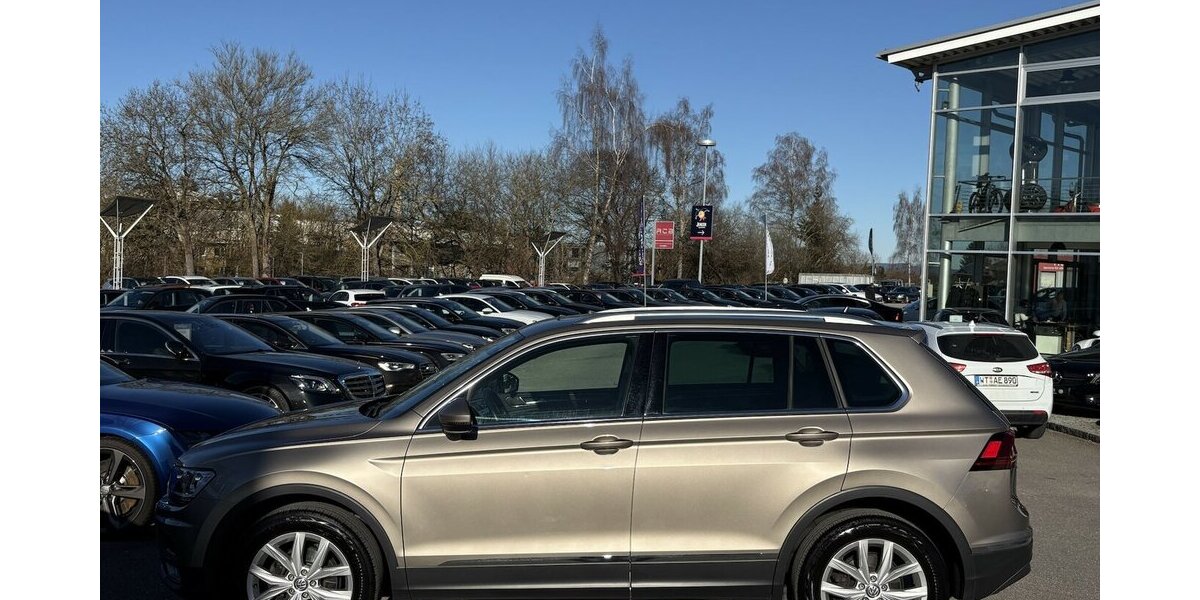 VW Tiguan 2.0 TDI HIGHLINE/4x4/PANO/STANDHEIZUNG 137.501 km 19.800 &euro; Villingen-Schwenningen 78054