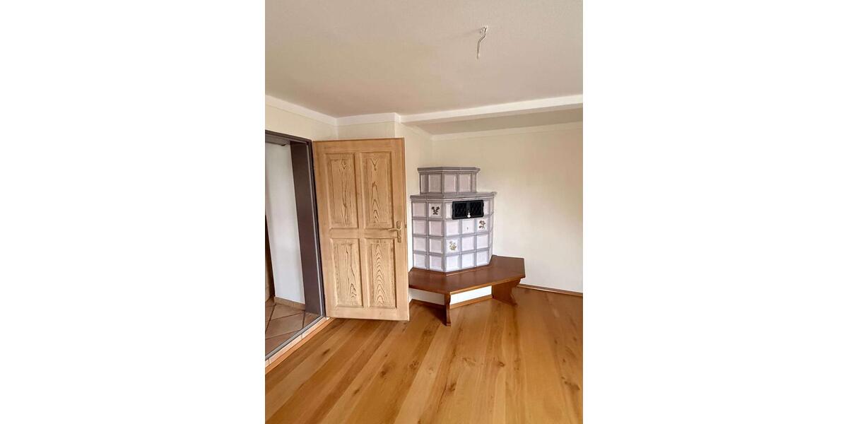 Einfamilienhaus Holzkirchen - 8 Zimmer, 240 m&sup2;, 3.000&euro; | Angebot:26677324