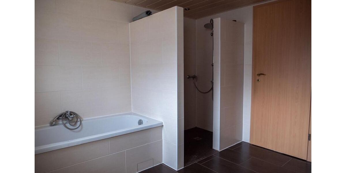 Doppelhaushälfte Wolsdorf - 7 Zimmer, 170 m&sup2;, 235.000&euro; | Angebot:26429528