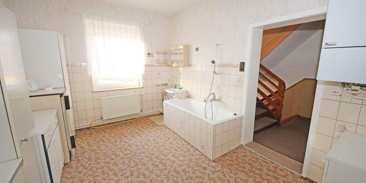 großes Reihenmittelhaus in BTF-Wolfen OT Greppin - auch für 2 Generationen geeignet 1 zimmer