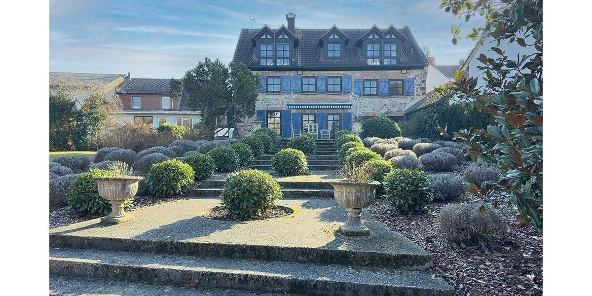 Einfamilienhaus Bruchköbel Oberissigheim - 8 Zimmer, 329 m&sup2;, 1.595.000&euro; | Angebot:25356349