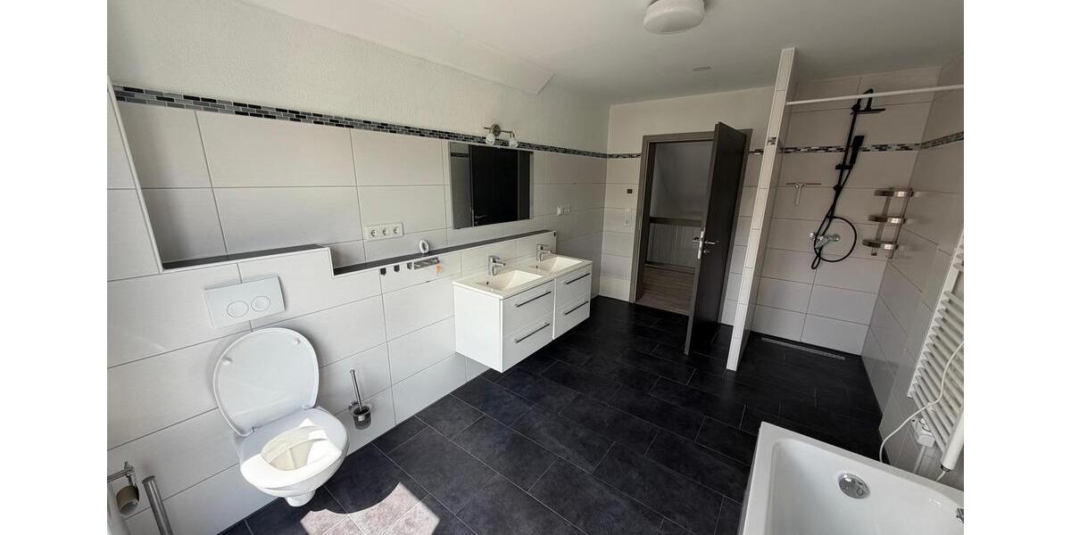 Einfamilienhaus Haßfurt - 5 Zimmer, 144 m&sup2;, 1.800&euro; | Angebot:26617783