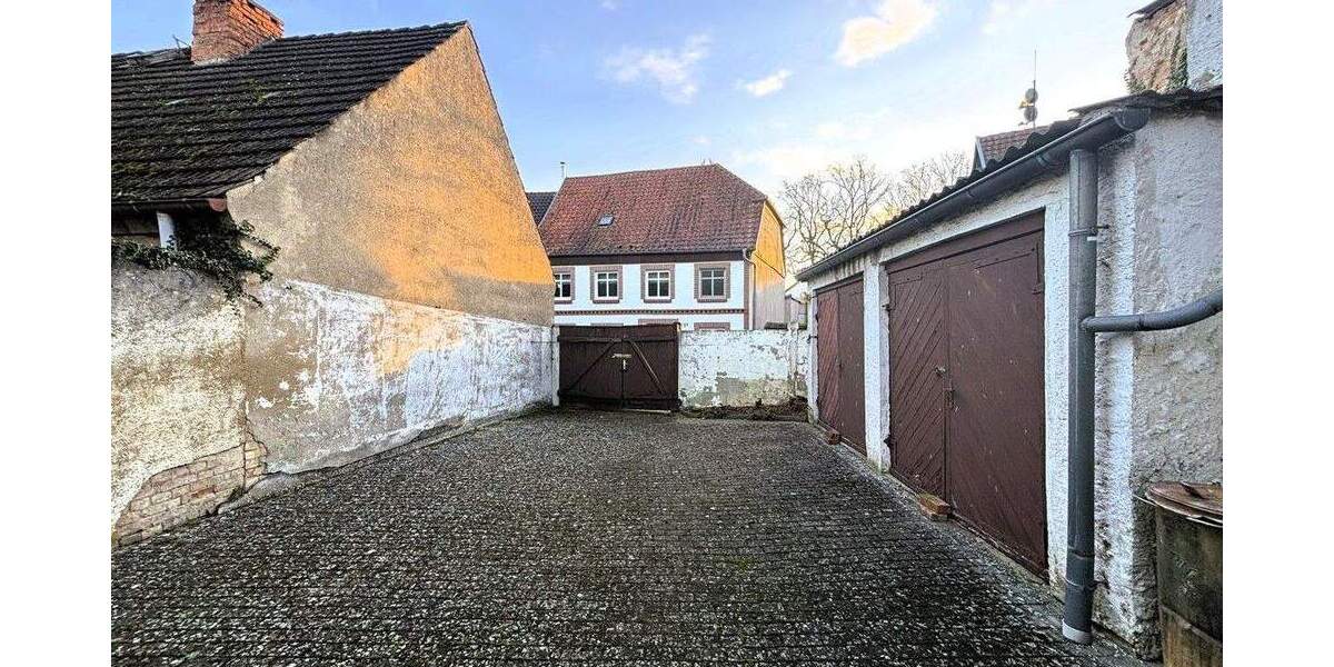 geräumiges Stadthaus mit Zufahrt und 3 Garagen im Zentrum von Penzlin 7 zimmer