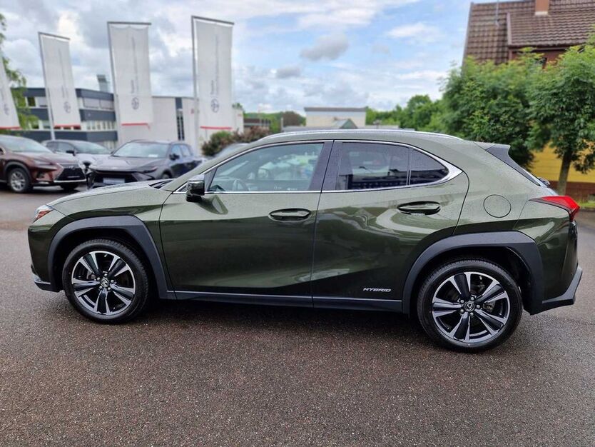 Lexus UX 9.828 km 30.350 € Nürtingen 72622