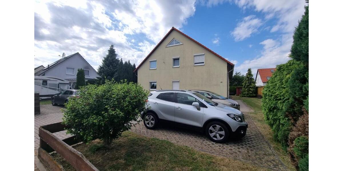 Erstbezug nach Sanierung - Geräumige Wohnung mit Terrasse und PKW-Stellplatz 3 zimmer