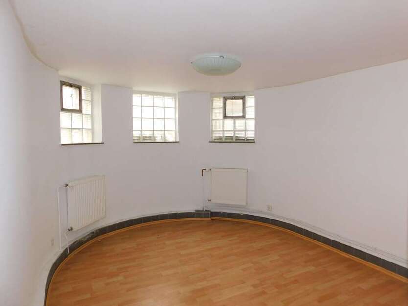 Halle in hannover 800 € 120 m²