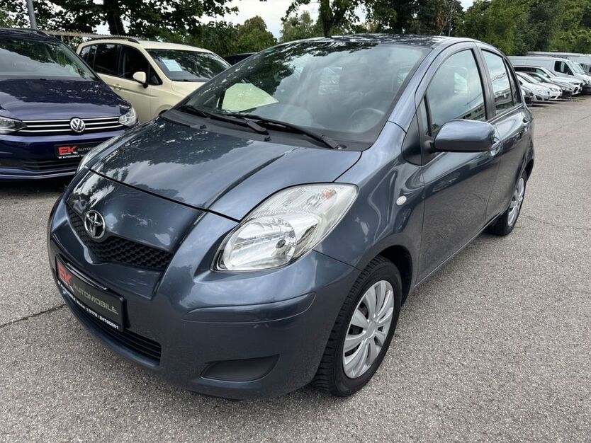 Toyota Yaris 135.300 km 3.990 € München 81243
