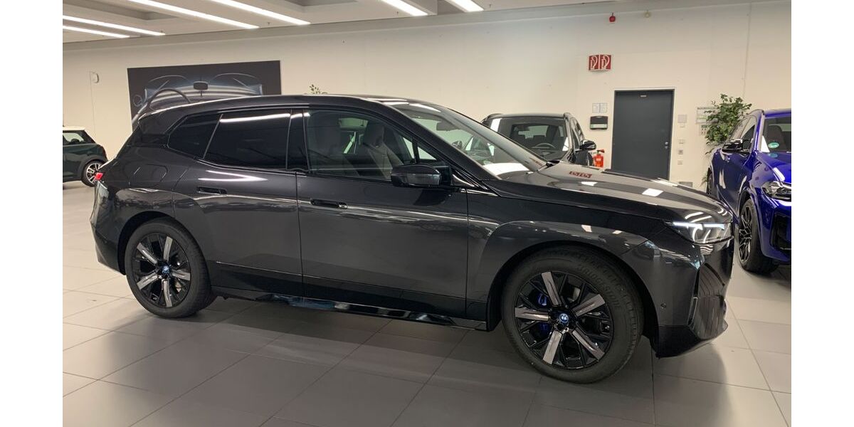 BMW iX 10.500 km 56.899 € Unterschleißheim 85716