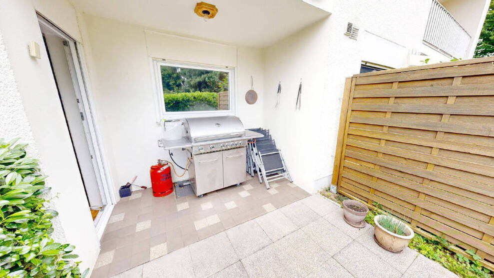 Köln! Doppelt profitieren! 3-Zimmer-Eigentumswohnung mit Sonnenterrasse und Stellplatz + separates Studio Apartment in ruhiger Lage! (LK 4880)