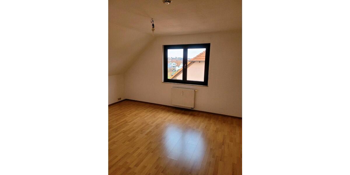 Dachgeschoßwohnung Kürnach - 3 Zimmer, 72 m&sup2;, 832&euro; | Angebot:26391743