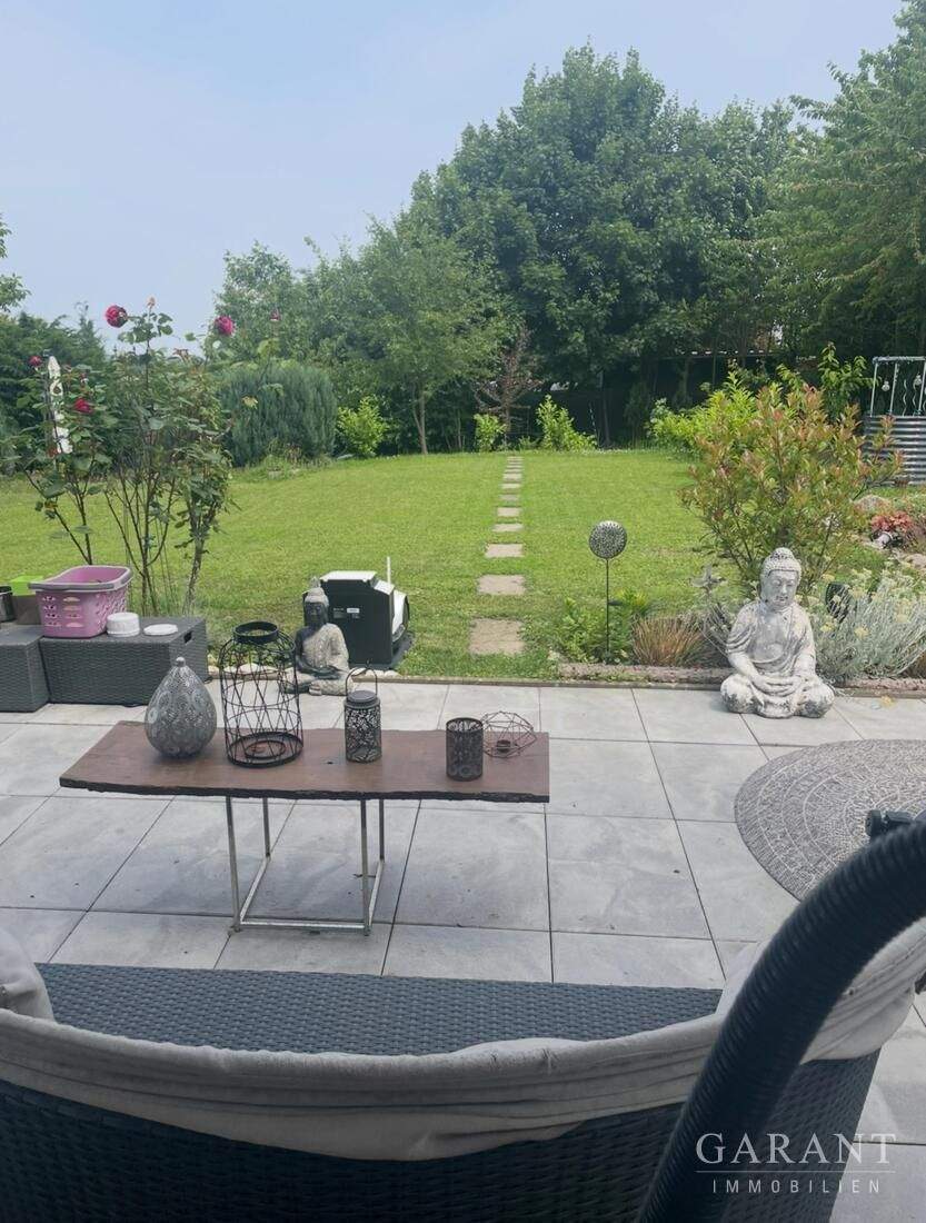 Exklusives Dreifamilienhaus von 2011 mit Wärmepumpe, Solar & 1.510 qm Grundstück 9 zimmer