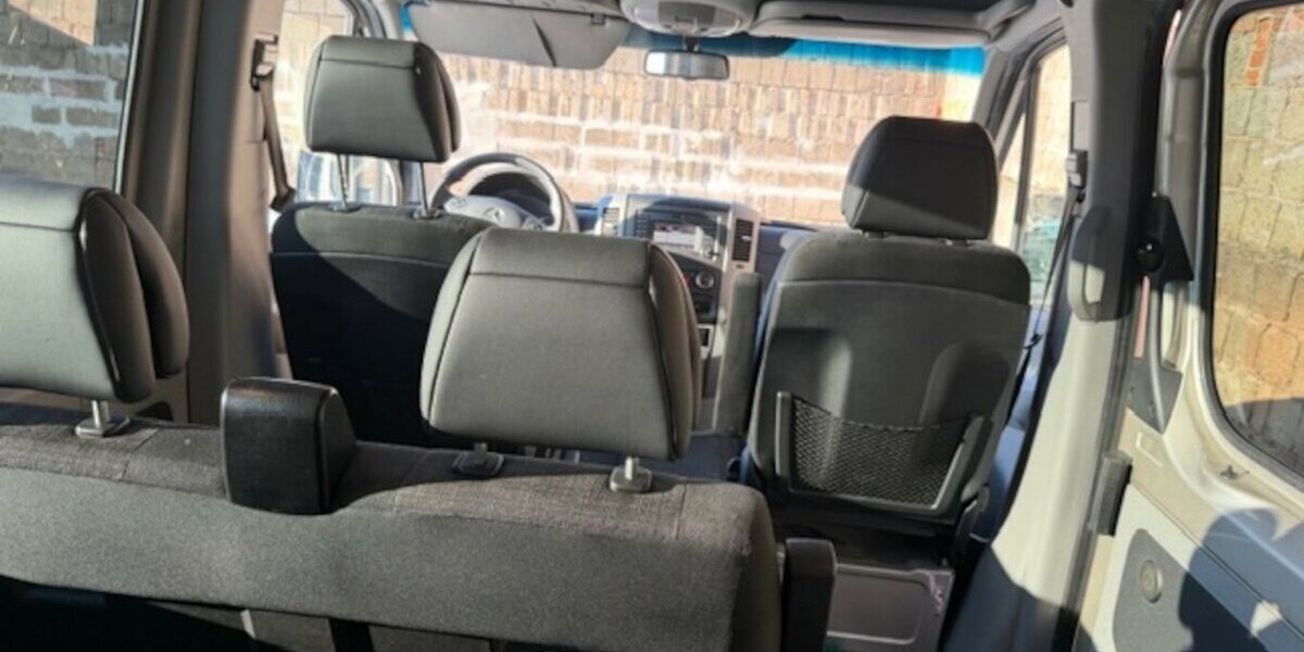 Mercedes-Benz Sprinter 319 CDI V6 9 Sitzer mit Dachklima 293.500 km 22.015 &euro; Muldestausee 06774