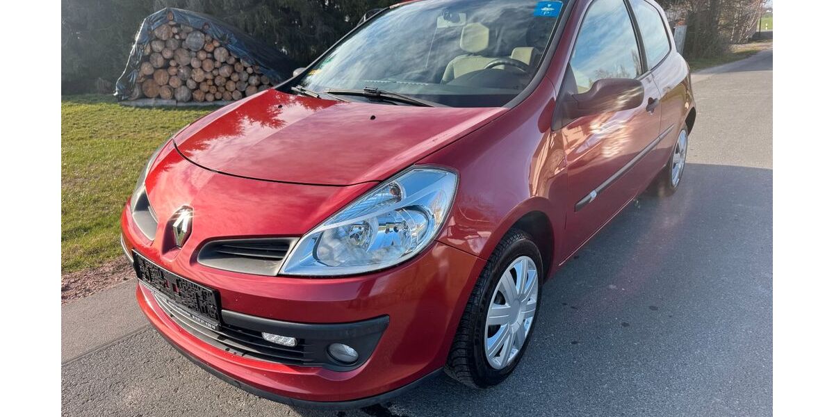 Renault Clio 134.100 km 1.999 &euro; Mittweida 09648
