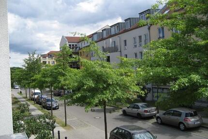 Wunderschöne und großzügig geschnittene 2- Zimmerwohnung mit Terrasse !!